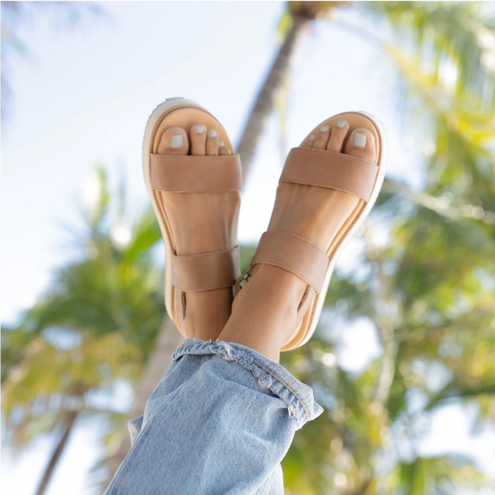Nisolo Go-To Flatform Sandals